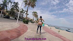 patina por malecon mostrando las nalgas y termina de perrito 😏