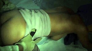 Dos chicas árabes y una abuela musulmana mueven el culo a 23 km de la base