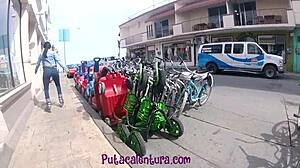 patina por malecon mostrando las nalgas y termina de perrito 😏