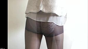 레이스 팬티와 팬티스타킹이 섹시한 창녀와의 뜨거운 섹스를 부추겨