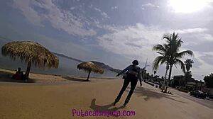 patina por malecon mostrando las nalgas y termina de perrito 😏