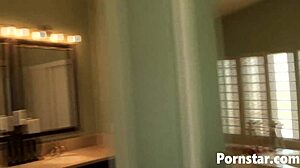 Man, Kelly Surfer just got the best facial ever!