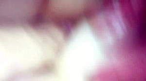 Člověče, vrtám mokrou kundu svý holky jejím oblíbeným vibrátorem!