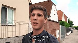 Twink Ceko Merem Saat Di Entot Pantat Keras di Publik