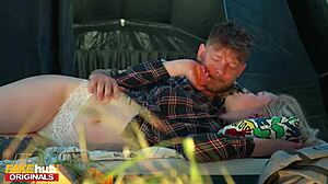 เมียหมั้นสักหีเพื่อนเมียในก้นตอนเที่ยวปิกนิก รวมพ่นหน้า