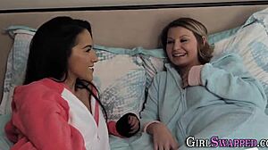 Søte 18+ jenter kjørt hardt i vill firer-aksjon