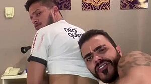 Meu treinador dotado 23cm me comeu no ap dele! Que foda incrível! 😈🔥