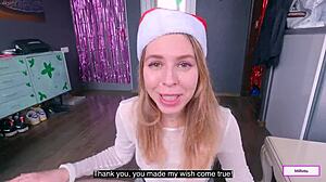 へい、サンタが石炭をチンポに変えてこのスケベなMILFと！