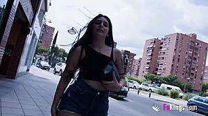 باولا وايت تشتهي القضبان، تكتشف الكثير في الإباحية الإسبانية. هي مدمنة على الركوب والكامشوت.