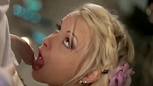 Немската руса прислужница тайно ми духа с чисто желание. Кутето й лице получава мръсен фейшъл!