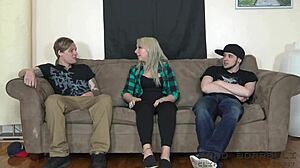 Hé Dakota, mesure la bite de Brad et de ses frères maintenant