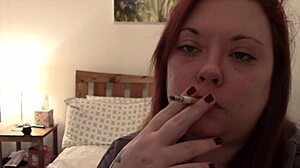 Oye, mira a la BBW Tina Snua tosiendo al despertar ¡😮!