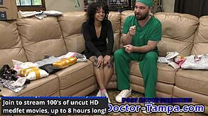 Ik voelde me zo blootgesteld tijdens vernederend gyno onderzoek door Dokter Tampa met Verpleegster Aria