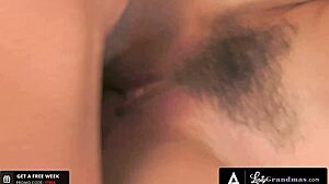 Lustygrandmas - zrelá baba dostáva cum na tvár po parnej jogovej šuke