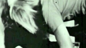 다크 랜턴이 빅토리아 시대 스텝 할머니들의 죄에 대한 에로틱한 고백 공유