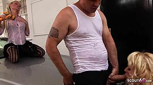 슬로피 FFM 삼섬, 섹시 큰 가슴 밀프 CFNM에서