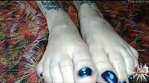 i pour oil on my feet and jerk you off