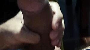 Alisando a pika e te provocando com emo��es intensas.