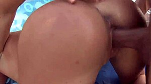 They bang hard in the pool while everyone watches the wild threesome unfold.