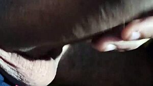 Alisando a pika e te provocando com emo��es intensas.