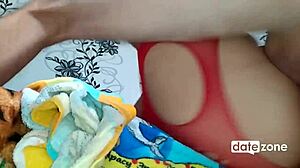 Hei, håper kuken og lekene mine hjelper henne å komme hardt med nærbilde-orgasmeaction. Endelig, ikke sant?