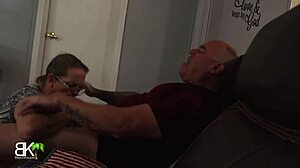 Ny stedsøn Sgt Miles kommer ind mens jeg blæser stedfar Scott Trainers. Senere rider Misty Meaner hans pik hårdt!