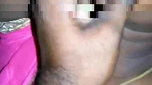 สาวอินเดียเล่นสะดือด้วยควยแข็งในเซ็กส์บ้านทำเอง