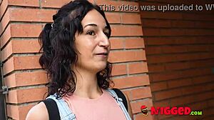 Dando bienvenida a curiosa madura española Rebeka Rock al grupo