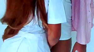 Efter skolan knullar sluten tjej sin lärare på hotell. Den stora kuken gör henne galen!