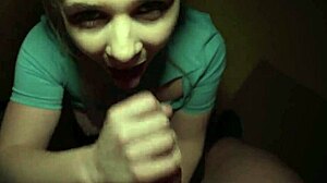 Публичен агент ме закача с руса синеока, която поема голям чешки кур