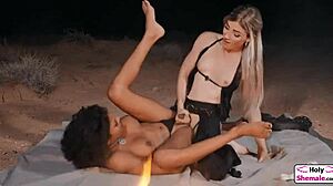 Wow, shemale Natalie Mars! Venkovní anální akce s Tgirl bez gumy a lízáním zadku!