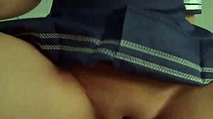 饥渴18岁少女大奶被内射紧逼