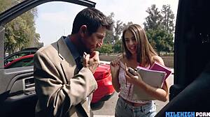 Gia Derza hunkert naar grote lul van tutor voor wilde pret