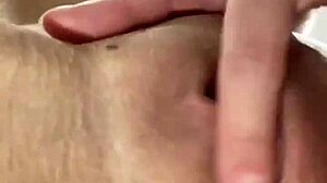 从每个角度潜入我的阴道和屁股