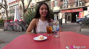 Safada jovem 18+ mostra corpo pelado na loja, deixando todos com tesão!