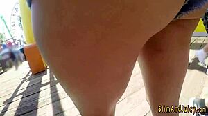 ティーンの尻を激しくスパンキングしてからワイルドライド