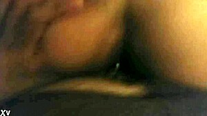 Prostitútka šikovne jazdí na tvrdom vtákovi