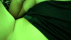 tava tocando uma siririca safada querendo uma lingua pra ajudar