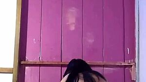 Brazilian amateur eats mature pussy after shower 😋