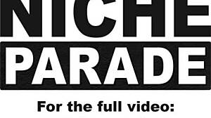 Yo, zobacz tego czarnego gościa ogromnego kutasa, jak się onanizuje w podejrzanym miejscu masażu