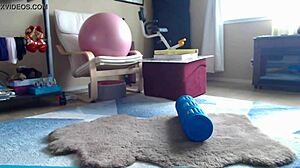 ¿Aurora, estás estirándote en esa falda y calcetines? ¿Cuál es la provocación real aquí?