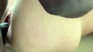 بنت فرنسية حلوة تتسلل مع زملاء جوزها في علاقة سرية