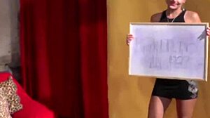 Pozri si túto českú amatérku masturbovať svoju oholenú pičku na kasting!