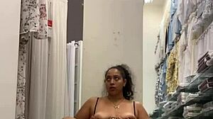 Vred ansat fanger en der laver rod i butikken