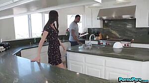 Латинската звезда Елиза Ибара изчукана от мускулест черен мъж 😍