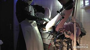 Gummi-Krankenschwester Agnes verabreicht extremes Anal-Behandlung in Teil 3