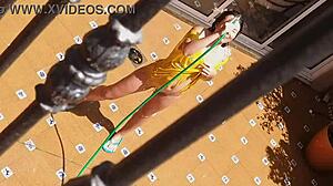 盗撮者がバルコニーからセクシーな大家の妻におしっこする隣人を激撮