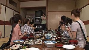 ねえ、ワイルドな日本の巨乳パーティー、準備できた？