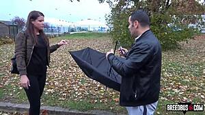 turis dijemput dan digenjot keras di mobil hujan!