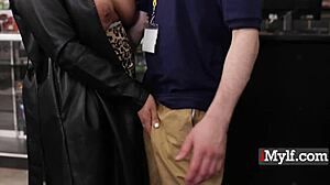 ฉันเห็นเธอมองฉันครั้งที่แล้วกับสามีที่นี่